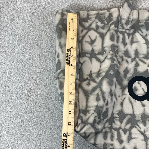 LIMITED EDITION Alo Yoga Grey Tie-Dye Tote - Picture 4 of 5